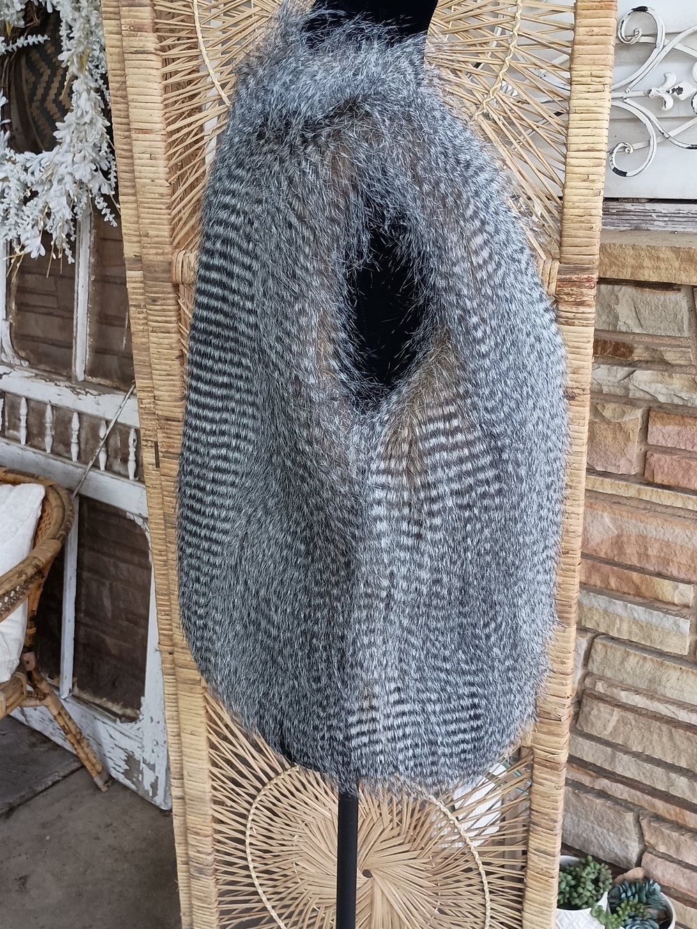 Buttons Gray Faux Fur Vest_M - Picture 5 of 6